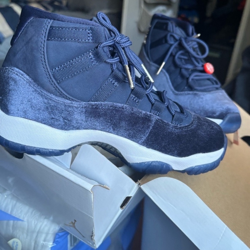 Women Jordan 11 Retro